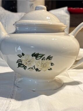 Vintage Homer Laughlin gardenia pattern teapot